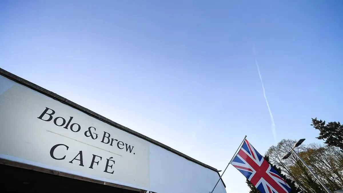 Bolo & Brew Cafe Bar – patisserie in East Horsley, Cobham